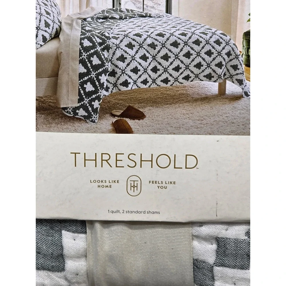 Threshold Matelasse Quilt Set Full Queen 3pc Pine ChristmasTree  Reversible